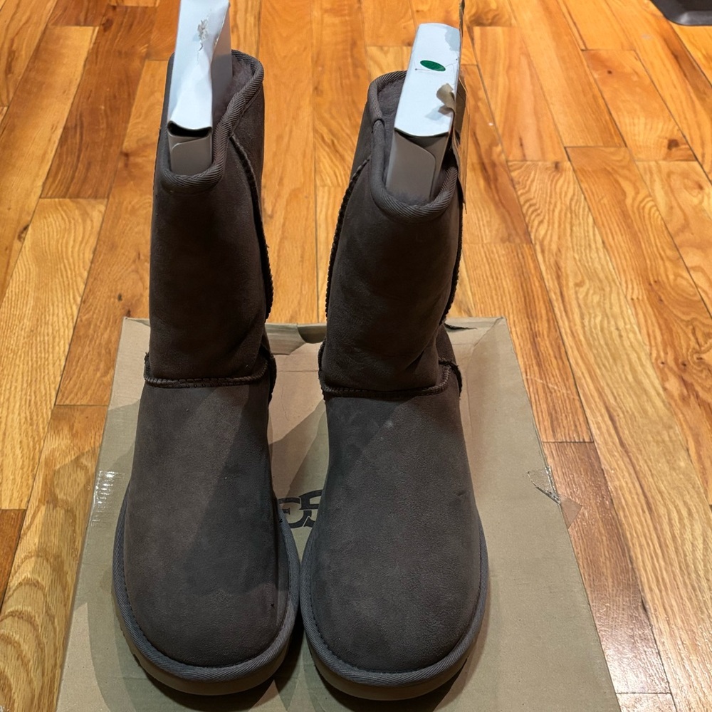 Ugg Women Classic Short II Boot Size 10. Color Burnt Cedar